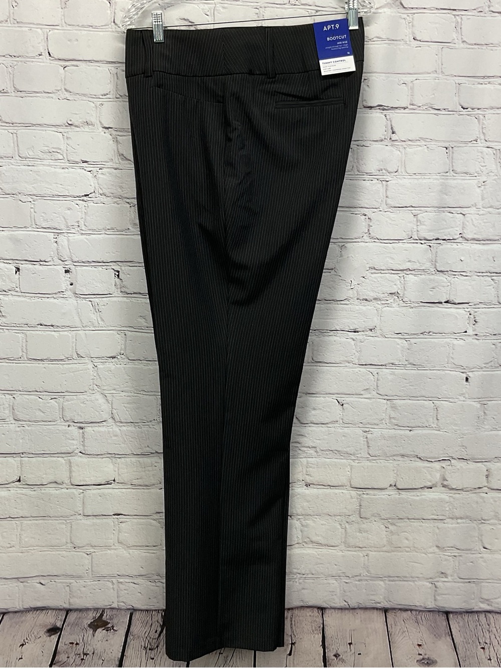 Apt. 9 Pants Womens Size 16 Black/Gray Pin Stripe Business Casual Bootcut Travel